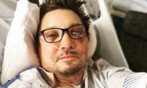Jeremy Renner: compleanno in ospedale. Ecco come sta