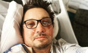 L&rsquo;Hawkeye di Avengers, l&rsquo;attore Jeremy Renner, rischia l'amputazione della gamba