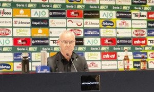 Calcio: Ranieri chiede l&rsquo;aiuto dei tifosi del Cagliari, &ldquo;dovete soffiarci alle spalle&rdquo;