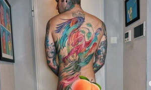 Fedez mostra il nuovo tatuaggio dedicato ai figli