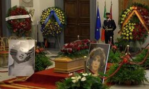 Gina Lollobrigida, ieri l'ultimo l&rsquo;omaggio di amici e ammiratori alla Bersagliera d'Italia