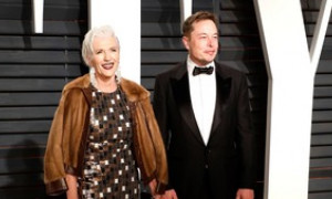 Elon Musk, la madre Maye: &ldquo;Da piccolo &egrave; stato vittima di bullismo ed &egrave; finito in ospedale&rdquo;