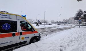 Maltempo: l'ambulanza &egrave; bloccata dalla neve, mamma partorisce in casa con l'aiuto del marito