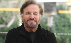 Christian De Sica &egrave; diventato nonno. Ecco la prima foto con la nipotina Bianca
