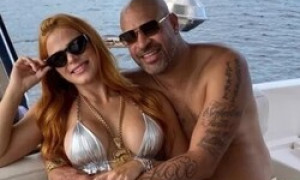 La moglie di Adriano, ex calciatore, chiede il divorzio attraverso i social. Ecco perch&eacute;