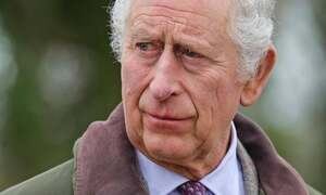 Re Carlo caccia un altro componente della Royal Family