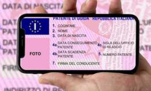 Patente, l&rsquo;Ue la vuole digitale e sullo smartphone, si potr&agrave; guidare a 17 anni