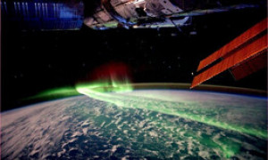 Aurore boreali si mostrano a latitudini insolite lasciando tutti affascinati