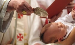 Stop a padrini e madrine di battesimo. Decisione storica del Vescovo