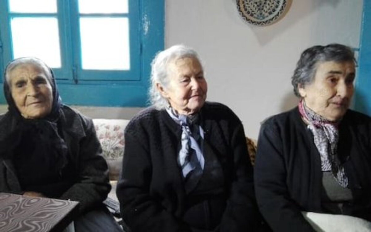 È morta Emilia, l'ultima delle tre 'nonne di Lesbo' che aiutavano i migranti
