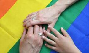 Milano: stop registrazione dei figli per coppie omogenitoriali