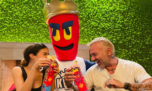 Gianluca Vacchi pubblicizza la sua catena di kebab e riceve una diffida: ecco cosa &egrave; successo