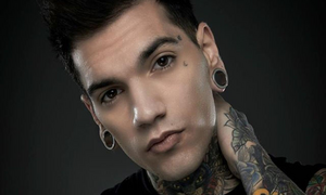 Il rapper GionnyScandal ritrova i genitori biologici dopo 30 anni