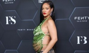 Paura per Rihanna: un uomo entra in casa per chiederle di sposarlo