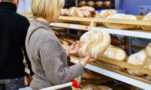 Pane, &egrave; allarme prezzi : fino a 12 euro al chilo, dove costa di pi&ugrave; e perch&eacute;