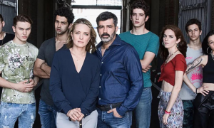 Tutti pazzi per &ldquo;Mare fuori&rdquo;, anche Gianni Morandi omaggia la serie tv, ecco come