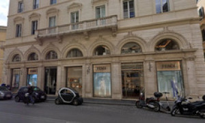 Colpo grosso da Fendi: ladri in fuga con borse per 100mila euro