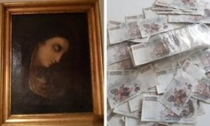 Trova un tesoro dietro al vecchio quadro del padre: 23 milioni di lire