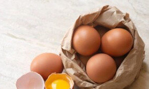 Pasqua, le uova protagoniste del carrello degli italiani