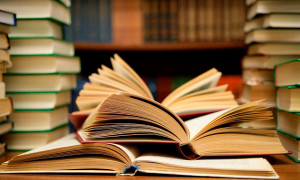 Liberi e leggeri nel leggere: tre letture imperdibili su un mondo di libri
