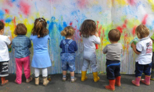 Allarme per i bimbi: 300 foto l'anno online