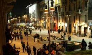 Milano: calciatore rapinato in Corso Como, rubate anche le scarpe