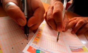 Gioca per 10 anni di fila la stessa schedina al Lotto: vince 18 milioni di euro