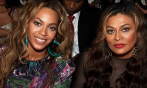 I figli di Beyonce insieme alla nonna Tina Knowles guardano &quot;La Sirenetta&quot;