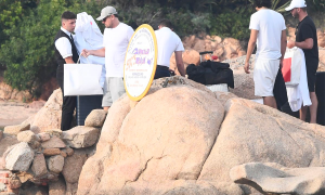 Leonardo DiCaprio, dopo Cannes, vola a Porto Cervo per un p&ograve; di relax
