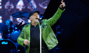 Vasco Rossi per l&rsquo;Emilia Romagna: sul palco di Rimini canta &ldquo;Romagna mia&rdquo;