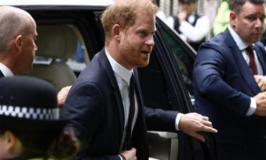Il principe Harry all'Alta Corte di Londra: "Mi dicono che non sono figlio di mio padre"