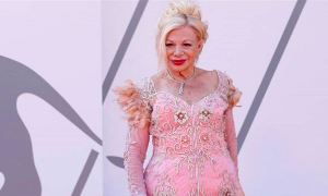 Sandra Milo: criticata perch&egrave; posa in costume a 90 anni su una copertina