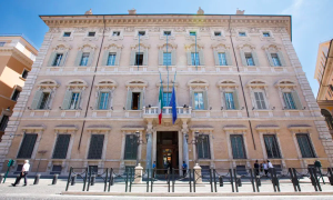 La politica si inchina a Berlusconi, Camera e Senato in lutto per 7 giorni