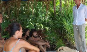 Isola dei Famosi: arriva la notizia della morte di Berlusconi, le reazioni dei naufraghi