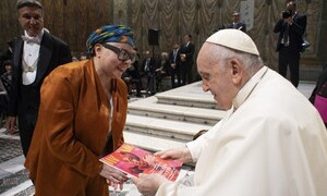 Papa Francesco incontra gli artisti. Tra i presenti la scrittrice sarda Michela Murgia