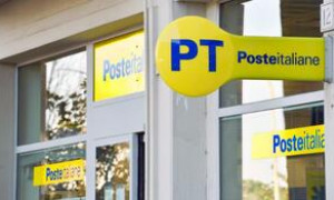 Taranto, spiava le dipendenti in bagno: arrestato il direttore di un ufficio postale