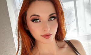 Si fa riprendere mentre dorme, ecco quanto guadagna su OnlyFans
