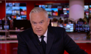 Scandalo Huw Edwards: &ldquo;Pagava un 17 enne per ricevere foto esplicite&rdquo;