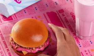 Burger King lancia l&rsquo;hamburger rosa ispirato a Barbie