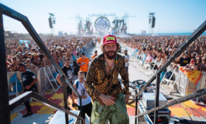 Jovanotti torna sui social, si mostra in sedia rotelle dopo l'operazione
