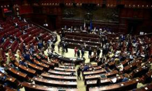 Decoro e rispetto per le istituzioni, FdI propone il codice di abbigliamento