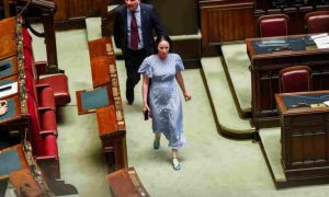 Camera: approvato l'ordine del giorno sul dress code