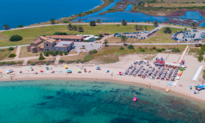 Stabilimenti pi&ugrave; cari nell'Isola, diminuiscono le presenze