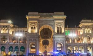 Milano: imbrattata da writer la Galleria Vittorio Emanuele II