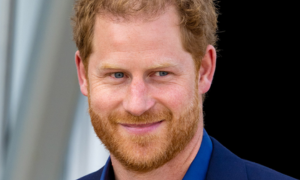 Royal Family, cancellato il titolo &quot;Altezza Reale&quot; a Harry dal sito web della famiglia