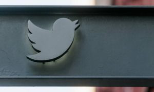 Elon Musk mette all'asta i cimeli di Twitter