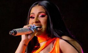 Microfono lanciato da Cardi B venduto all&rsquo;asta. Ecco la cifra esorbitante