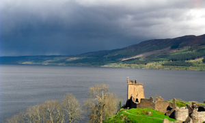 Scozia, alla ricerca del mostro di Loch Ness: centinaia di volontari perlustreranno il lago