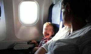 In aereo senza bambini: una compagnia lancia la zona "solo per adulti"