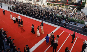 La Mostra del Cinema di Venezia &egrave; iniziata con il Comandante